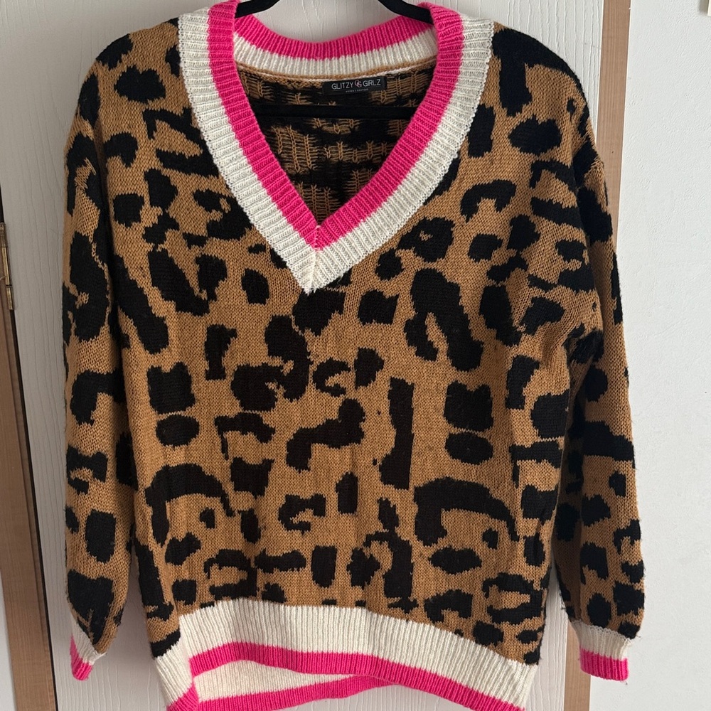 GUTZE & GIRL Leopard V-Neck Sweater in Brown with Pink Trim